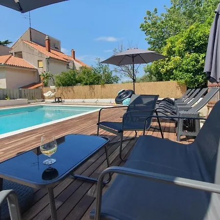 Apartment In Kastel Luksic With Terrace, Air Conditioning, W-lan, Washing Machine 5107-3 *