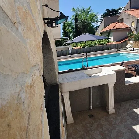 In Kastel Luksic With Terrace, Air Conditioning, W-lan, Washing Machine 5107-3 Apartment Kastela